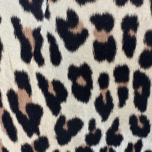 Alice + Olivia DELORA SLEEVELESS LEOPARD MOCK-NECK DRESS IN TEXTURED LEOPARD - Picture 6 of 12